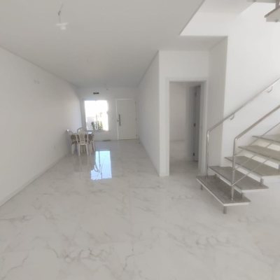 Casa Residencial com 181m², 4 quartos, 4 suítes, 2 garagens, no bairro Ingleses do Rio Vermelho em Florianópolis