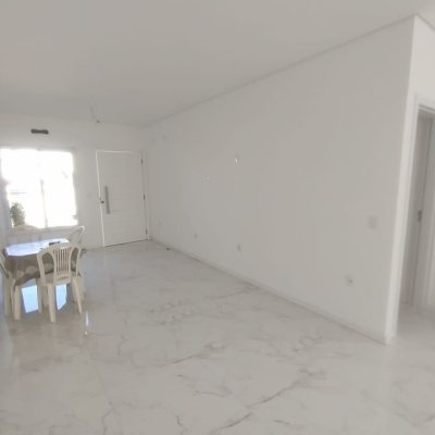 Casa Residencial com 181m², 4 quartos, 4 suítes, 2 garagens, no bairro Ingleses do Rio Vermelho em Florianópolis
