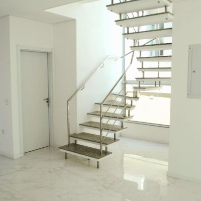 Casa Residencial com 181m², 4 quartos, 4 suítes, 2 garagens, no bairro Ingleses do Rio Vermelho em Florianópolis