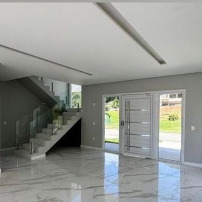 Casa em Condomínio com 400m², 4 quartos, 3 suítes, 4 garagens, no bairro Ingleses em Florianópolis