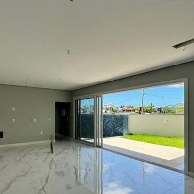 Casa em Condomínio com 400m², 4 quartos, 3 suítes, 4 garagens, no bairro Ingleses em Florianópolis