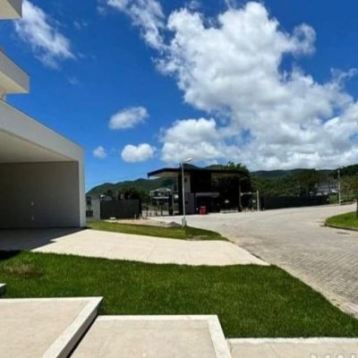 Casa em Condomínio com 400m², 4 quartos, 3 suítes, 4 garagens, no bairro Ingleses em Florianópolis