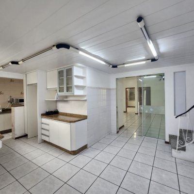 Casa Comercial com 105m², no bairro Estreito em Florianópolis