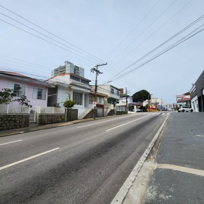 Casa Comercial com 105m², no bairro Estreito em Florianópolis