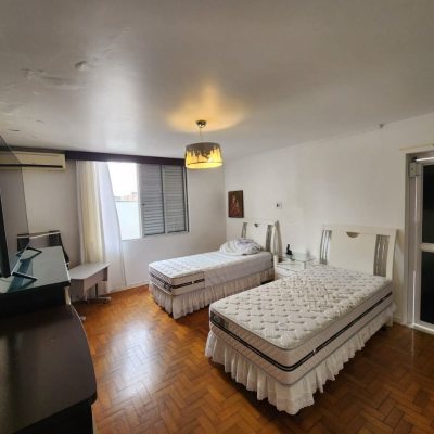 Casa Comercial com 105m², no bairro Estreito em Florianópolis