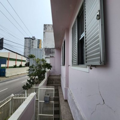 Casa Comercial com 105m², no bairro Estreito em Florianópolis