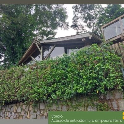 Casa Residencial com 135m², 1 quarto, 2 garagens, no bairro Sambaqui em Florianópolis