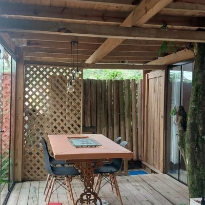 Casa Residencial com 135m², 1 quarto, 2 garagens, no bairro Sambaqui em Florianópolis