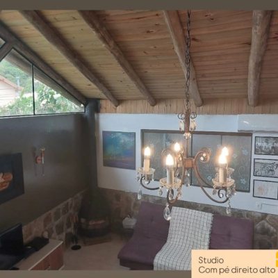 Casa Residencial com 135m², 1 quarto, 2 garagens, no bairro Sambaqui em Florianópolis