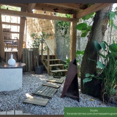 Casa Residencial com 135m², 1 quarto, 2 garagens, no bairro Sambaqui em Florianópolis