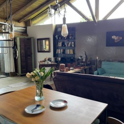 Casa Residencial com 135m², 1 quarto, 2 garagens, no bairro Sambaqui em Florianópolis