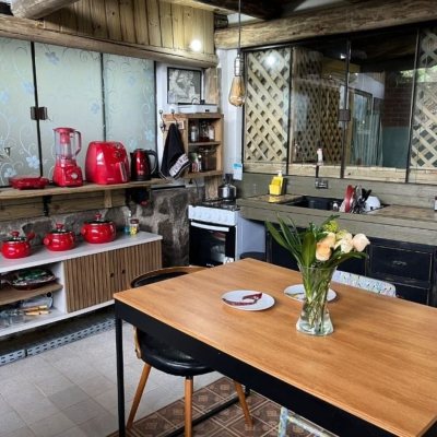 Casa Residencial com 135m², 1 quarto, 2 garagens, no bairro Sambaqui em Florianópolis