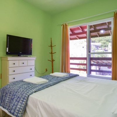 Sitio com 320m², 4 quartos, 3 suítes, 4 garagens, no bairro Ribeirão Da Ilha em Florianópolis