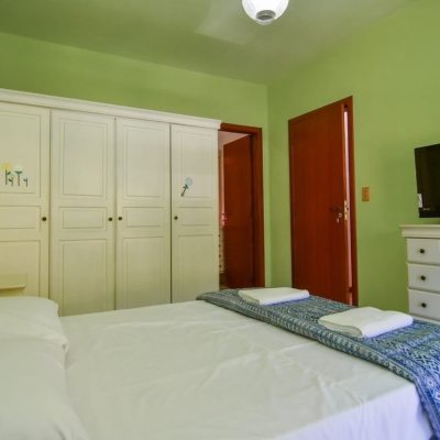 Sitio com 320m², 4 quartos, 3 suítes, 4 garagens, no bairro Ribeirão Da Ilha em Florianópolis