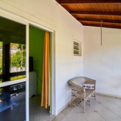 Sitio com 320m², 4 quartos, 3 suítes, 4 garagens, no bairro Ribeirão Da Ilha em Florianópolis