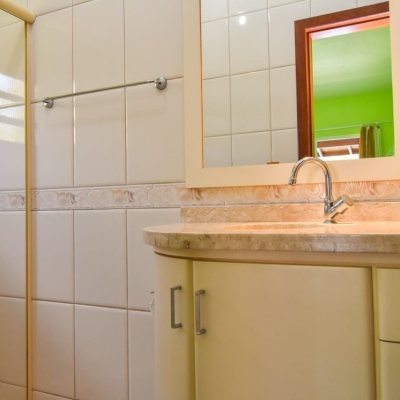 Sitio com 320m², 4 quartos, 3 suítes, 4 garagens, no bairro Ribeirão Da Ilha em Florianópolis