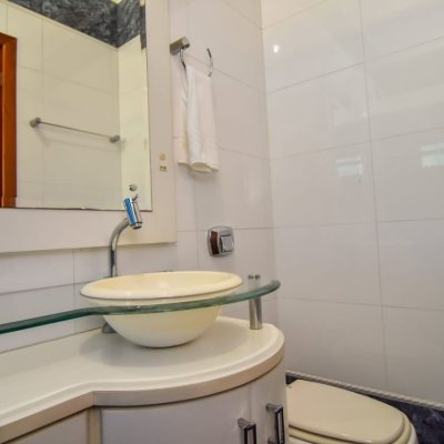 Sitio com 320m², 4 quartos, 3 suítes, 4 garagens, no bairro Ribeirão Da Ilha em Florianópolis