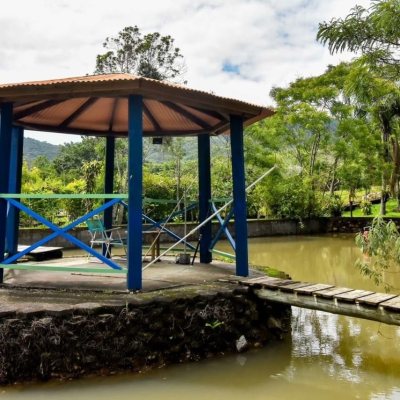 Sitio com 320m², 4 quartos, 3 suítes, 4 garagens, no bairro Ribeirão Da Ilha em Florianópolis