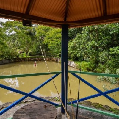 Sitio com 320m², 4 quartos, 3 suítes, 4 garagens, no bairro Ribeirão Da Ilha em Florianópolis