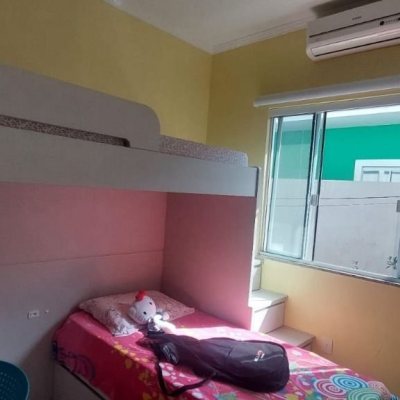 Casa Residencial com 113m², 4 quartos, 1 suíte, 2 garagens, no bairro Carianos em Florianópolis