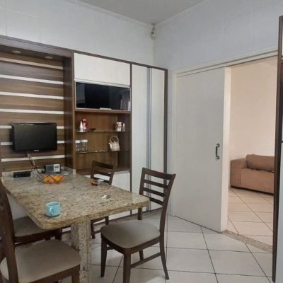 Casa Residencial com 113m², 4 quartos, 1 suíte, 2 garagens, no bairro Carianos em Florianópolis