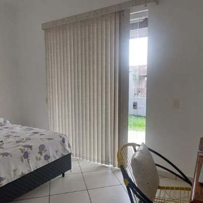 Casa Residencial com 113m², 4 quartos, 1 suíte, 2 garagens, no bairro Carianos em Florianópolis