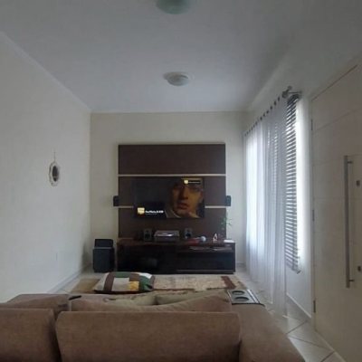 Casa Residencial com 113m², 4 quartos, 1 suíte, 2 garagens, no bairro Carianos em Florianópolis