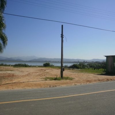 Terrenos Residenciais com 704m², no bairro Ponta De Baixo em São José