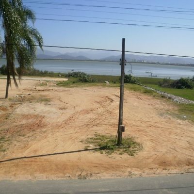 Terrenos Residenciais com 704m², no bairro Ponta De Baixo em São José