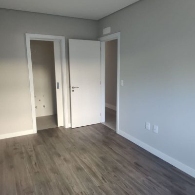 Apartamentos com 98m², 3 quartos, 3 suítes, 3 garagens, no bairro Trindade em Florianópolis