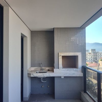 Apartamentos com 98m², 3 quartos, 3 suítes, 3 garagens, no bairro Trindade em Florianópolis