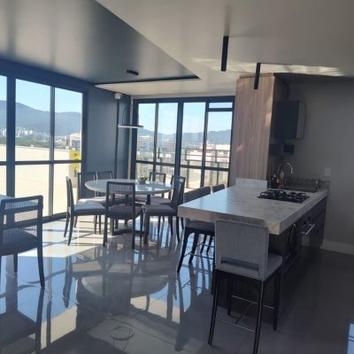 Apartamentos com 98m², 3 quartos, 3 suítes, 3 garagens, no bairro Trindade em Florianópolis
