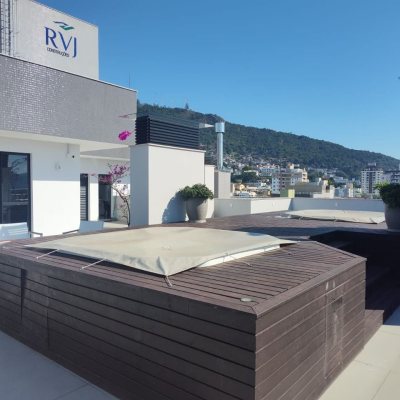 Apartamentos com 98m², 3 quartos, 3 suítes, 3 garagens, no bairro Trindade em Florianópolis