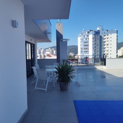 Apartamentos com 98m², 3 quartos, 3 suítes, 3 garagens, no bairro Trindade em Florianópolis