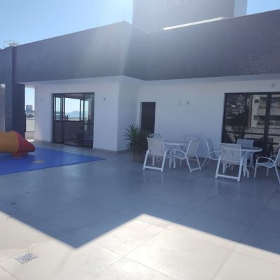 Apartamentos com 98m², 3 quartos, 3 suítes, 3 garagens, no bairro Trindade em Florianópolis