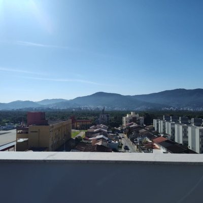 Apartamentos com 98m², 3 quartos, 3 suítes, 3 garagens, no bairro Trindade em Florianópolis