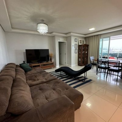 Apartamentos com 124m², 3 quartos, 2 suítes, 2 garagens, no bairro Balneário em Florianópolis