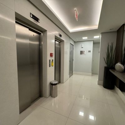 Apartamentos com 124m², 3 quartos, 2 suítes, 2 garagens, no bairro Balneário em Florianópolis