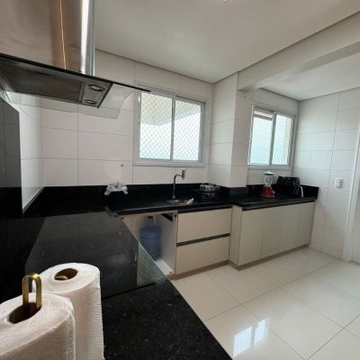 Apartamentos com 124m², 3 quartos, 2 suítes, 2 garagens, no bairro Balneário em Florianópolis