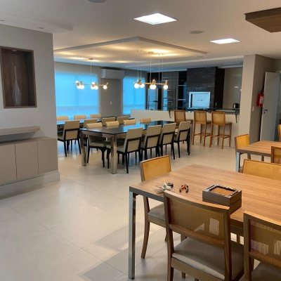 Apartamentos com 124m², 3 quartos, 2 suítes, 2 garagens, no bairro Balneário em Florianópolis