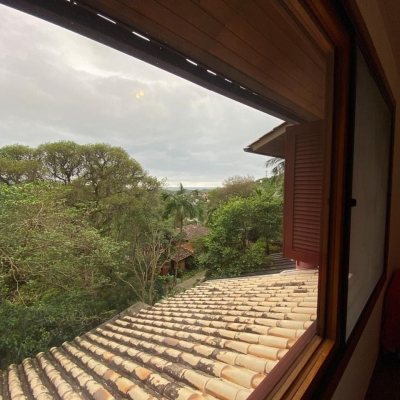 Casa em Condomínio com 264m², 4 quartos, 2 suítes, 4 garagens, no bairro Lagoa da Conceição em Florianópolis