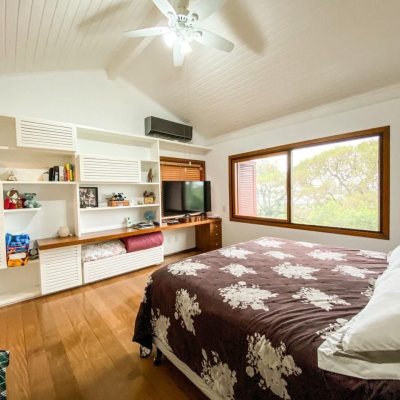 Casa em Condomínio com 264m², 4 quartos, 2 suítes, 4 garagens, no bairro Lagoa da Conceição em Florianópolis