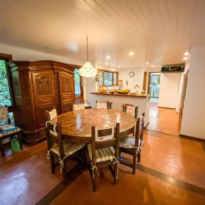 Casa em Condomínio com 264m², 4 quartos, 2 suítes, 4 garagens, no bairro Lagoa da Conceição em Florianópolis