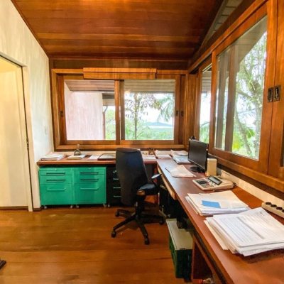 Casa em Condomínio com 264m², 4 quartos, 2 suítes, 4 garagens, no bairro Lagoa da Conceição em Florianópolis