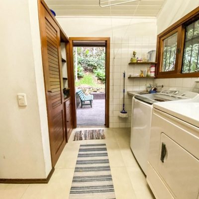 Casa em Condomínio com 264m², 4 quartos, 2 suítes, 4 garagens, no bairro Lagoa da Conceição em Florianópolis