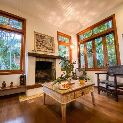 Casa em Condomínio com 264m², 4 quartos, 2 suítes, 4 garagens, no bairro Lagoa da Conceição em Florianópolis