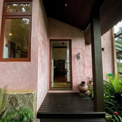 Casa em Condomínio com 264m², 4 quartos, 2 suítes, 4 garagens, no bairro Lagoa da Conceição em Florianópolis