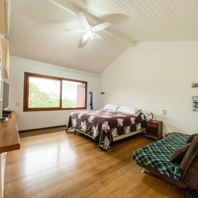 Casa em Condomínio com 264m², 4 quartos, 2 suítes, 4 garagens, no bairro Lagoa da Conceição em Florianópolis