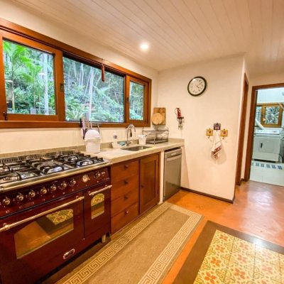 Casa em Condomínio com 264m², 4 quartos, 2 suítes, 4 garagens, no bairro Lagoa da Conceição em Florianópolis