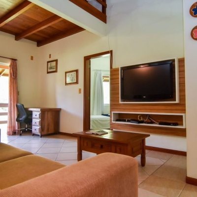 Casa Residencial com 320m², 4 quartos, 3 suítes, 4 garagens, no bairro Ribeirão Da Ilha em Florianópolis